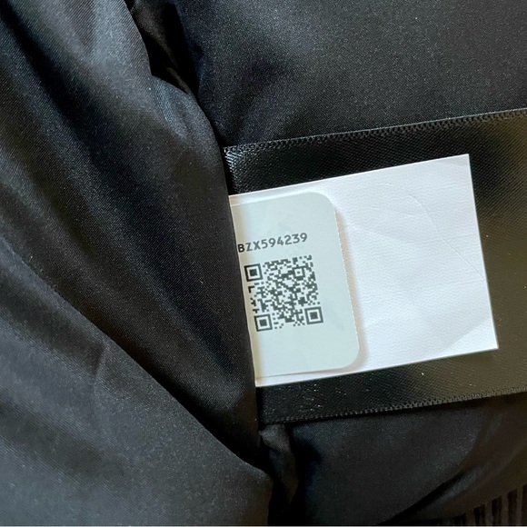 The North Face Men’s Gotham III Waterproof Black Jacket - Picture 9 of 10